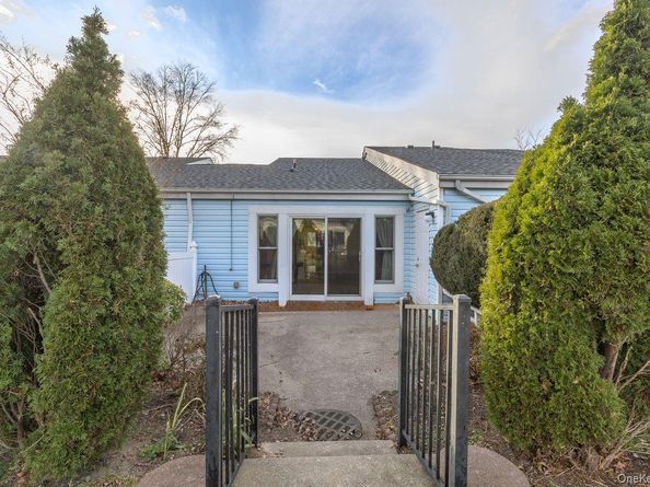 705 Cabot Court W, Saint James NY 11780