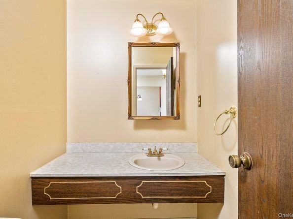 705 Cabot Court W, Saint James NY 11780