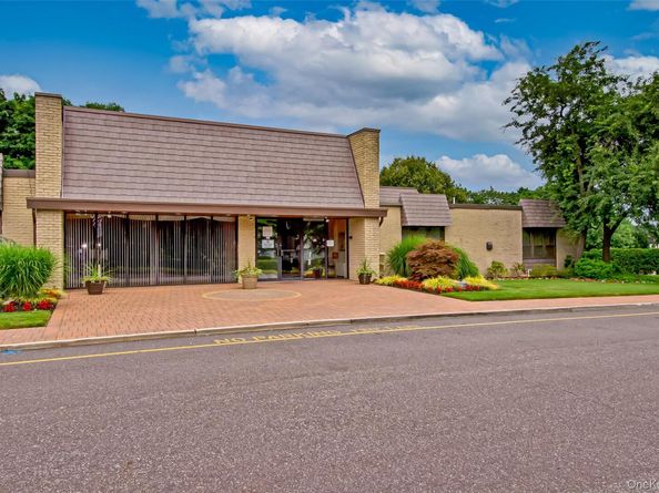 705 Cabot Court W, Saint James NY 11780