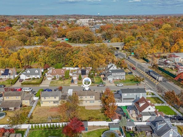 48 Circle Dr, Westbury NY 11590