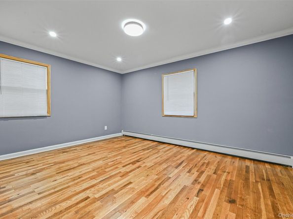 48 Circle Dr, Westbury NY 11590