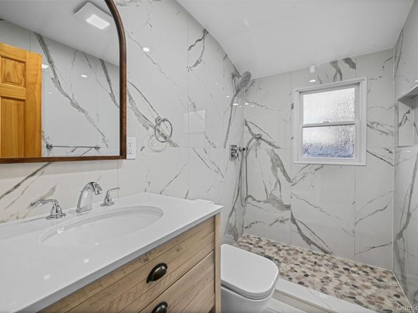 48 Circle Dr, Westbury NY 11590