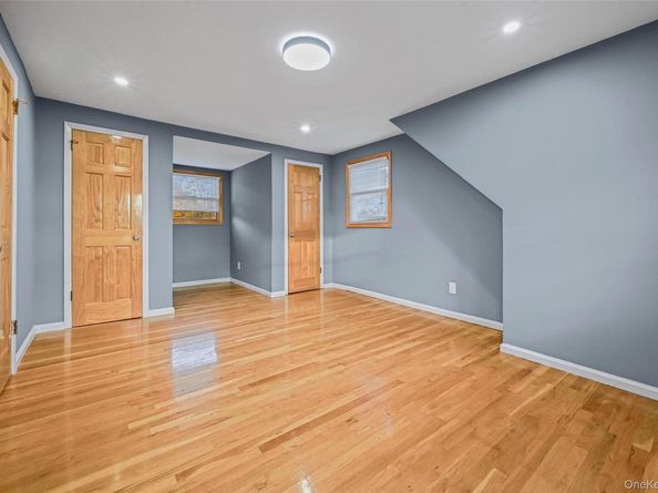 48 Circle Dr, Westbury NY 11590