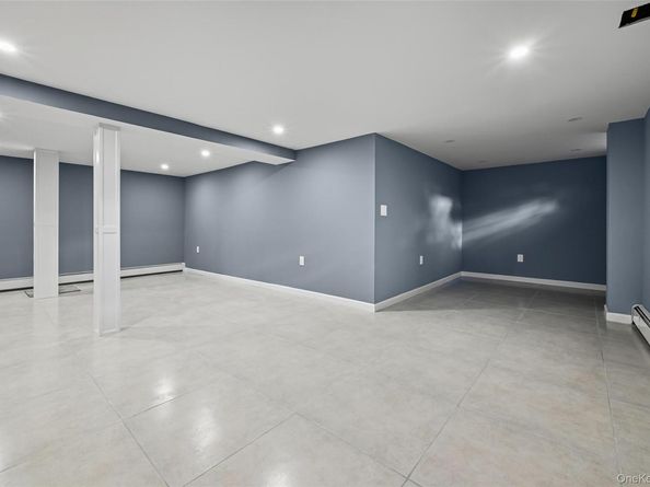 48 Circle Dr, Westbury NY 11590