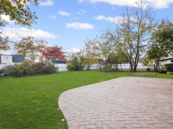 48 Circle Dr, Westbury NY 11590