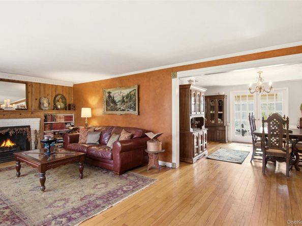 8 Old Wood Road, Stony Brook NY 11790