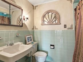 8 Old Wood Road, Stony Brook NY 11790