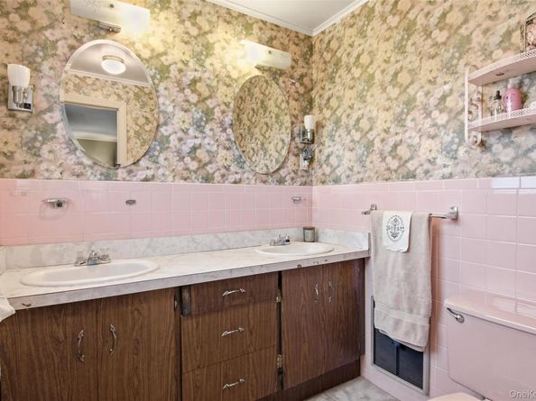 8 Old Wood Road, Stony Brook NY 11790