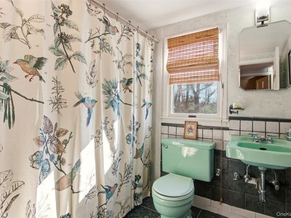 8 Old Wood Road, Stony Brook NY 11790