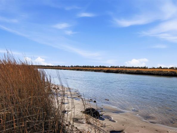 8 Old Wood Road, Stony Brook NY 11790