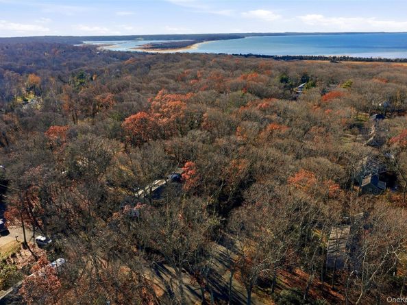 8 Old Wood Road, Stony Brook NY 11790