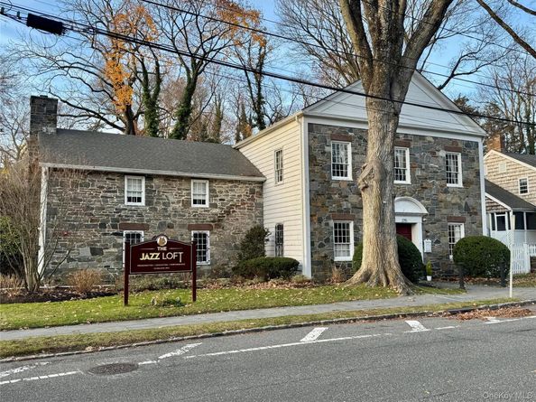 8 Old Wood Road, Stony Brook NY 11790