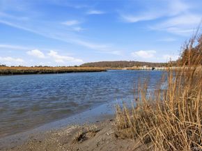 8 Old Wood Road, Stony Brook NY 11790