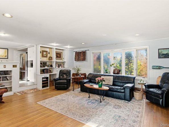 8 Old Wood Road, Stony Brook NY 11790