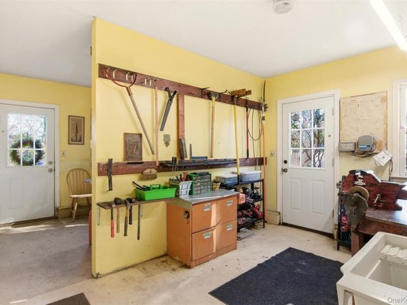 8 Old Wood Road, Stony Brook NY 11790