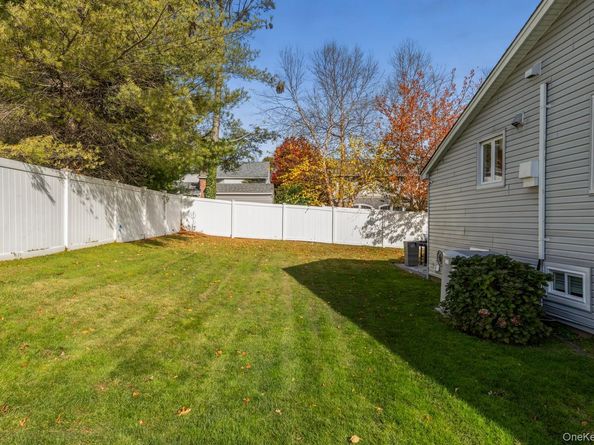 4 Long Ridge Road, Plainview NY 11803