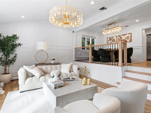 4 Long Ridge Road, Plainview NY 11803