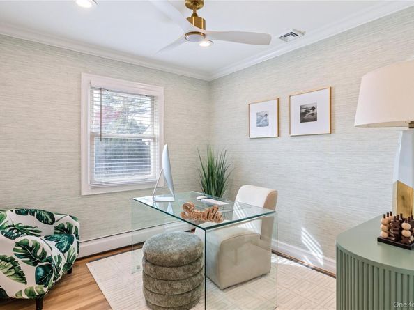 4 Long Ridge Road, Plainview NY 11803