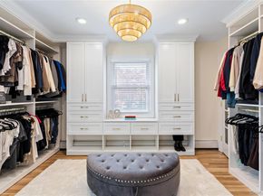 4 Long Ridge Road, Plainview NY 11803