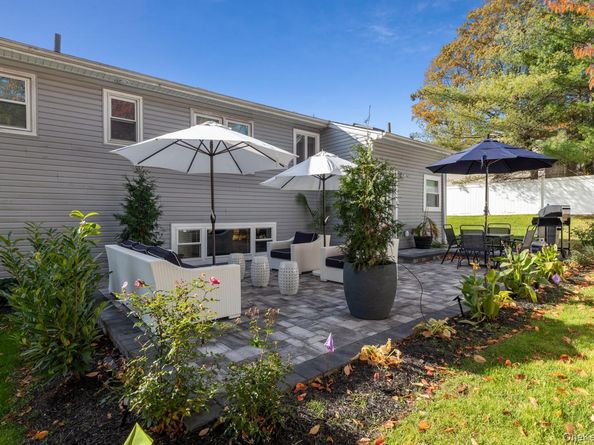 4 Long Ridge Road, Plainview NY 11803