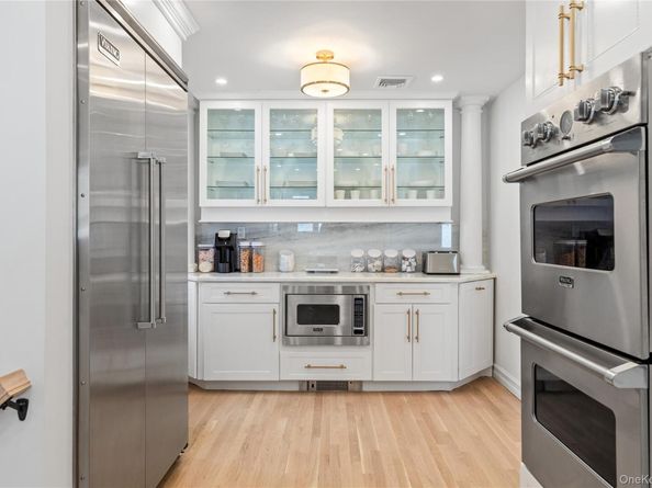 4 Long Ridge Road, Plainview NY 11803