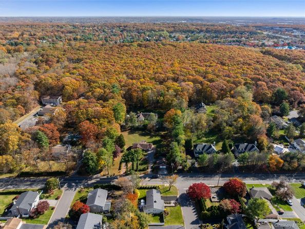 4 Long Ridge Road, Plainview NY 11803