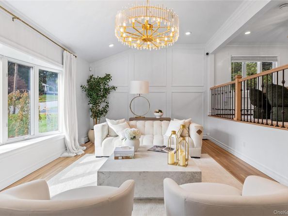 4 Long Ridge Road, Plainview NY 11803