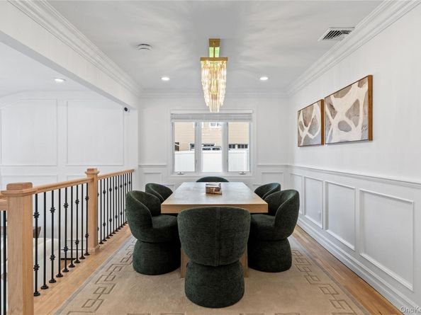 4 Long Ridge Road, Plainview NY 11803