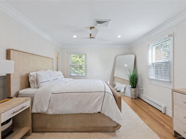 4 Long Ridge Road, Plainview NY 11803