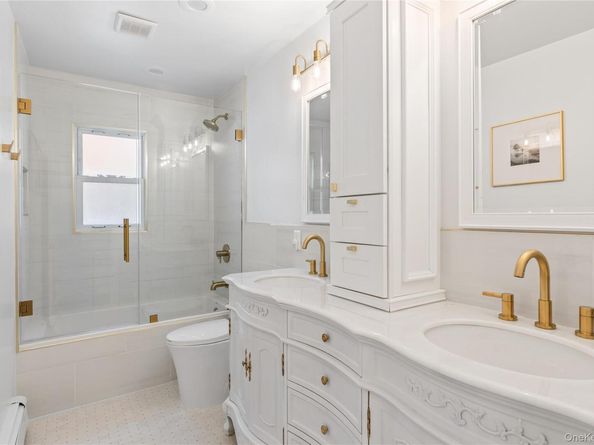 4 Long Ridge Road, Plainview NY 11803