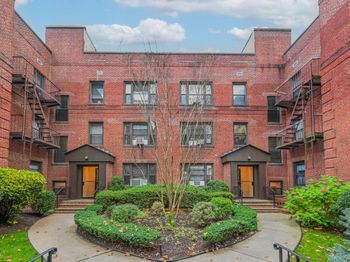 139-06 Pershing Crescent