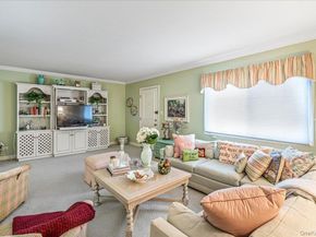 17-09 215 Street TH45, Bayside NY 11360