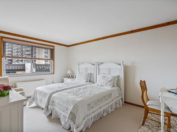 17-09 215 Street TH45, Bayside NY 11360