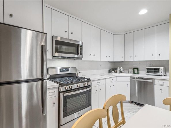 17-09 215 Street TH45, Bayside NY 11360