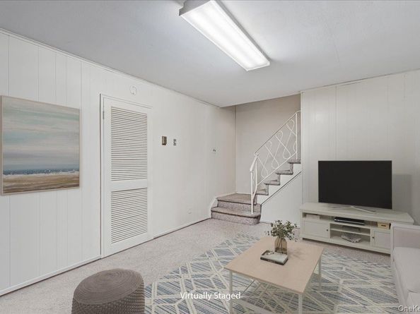 17-09 215 Street TH45, Bayside NY 11360