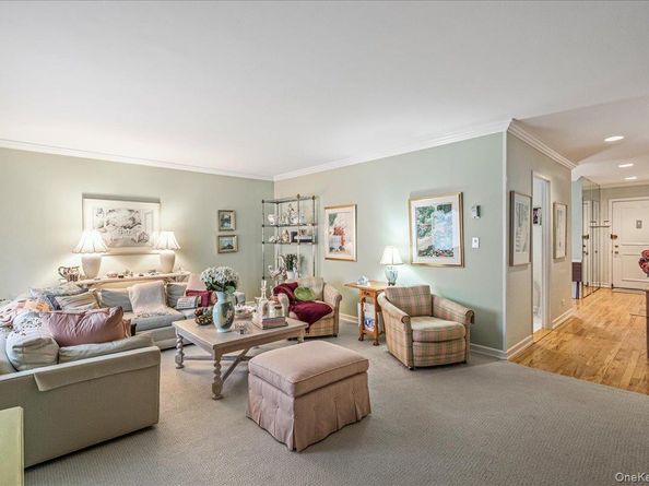 17-09 215 Street TH45, Bayside NY 11360