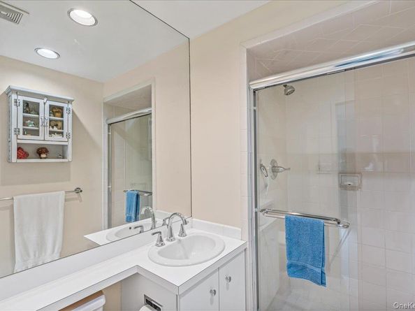 17-09 215 Street TH45, Bayside NY 11360