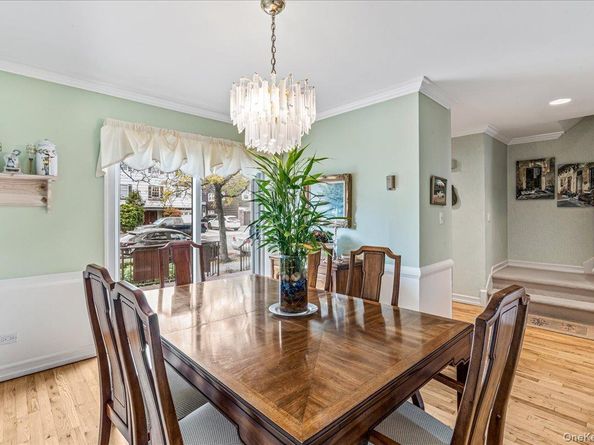 17-09 215 Street TH45, Bayside NY 11360