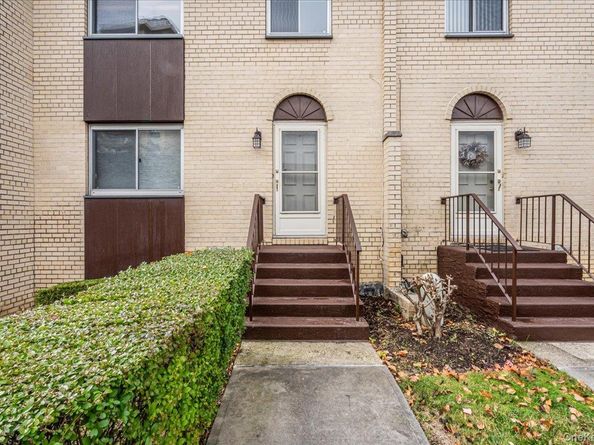 17-09 215 Street TH45, Bayside NY 11360