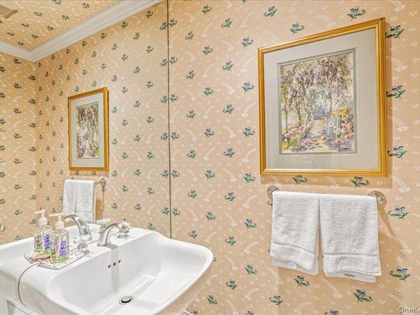 17-09 215 Street TH45, Bayside NY 11360