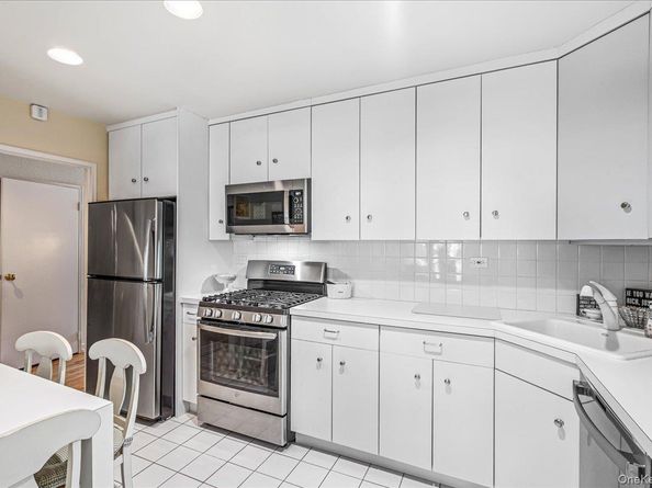 17-09 215 Street TH45, Bayside NY 11360