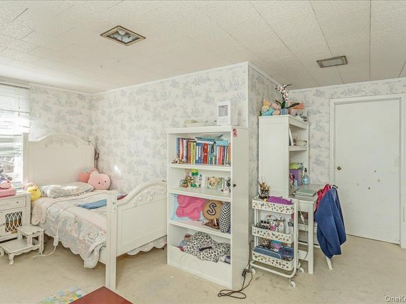 1683 Stewart Avenue, New Hyde Park NY 11040