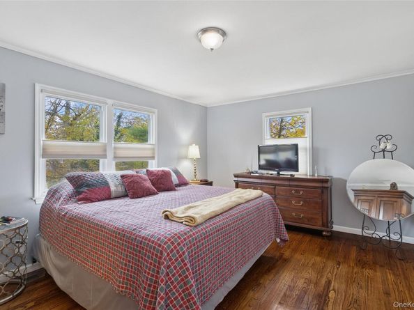 31 Amityville Road, Sound Beach NY 11789