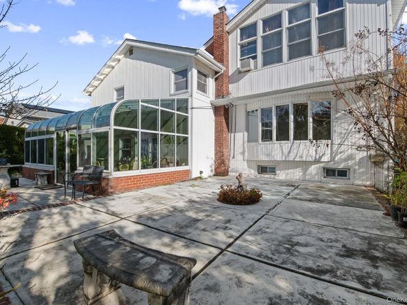 89 Nottingham Road, Manhasset Hills NY 11040