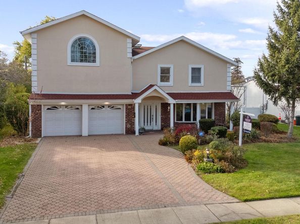 89 Nottingham Road, Manhasset Hills NY 11040