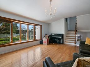 89 Nottingham Road, Manhasset Hills NY 11040