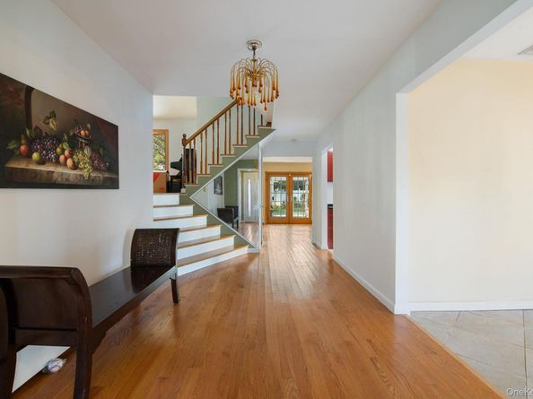 89 Nottingham Road, Manhasset Hills NY 11040