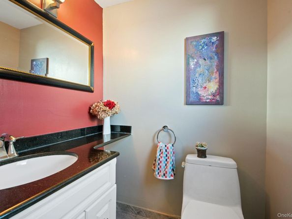 89 Nottingham Road, Manhasset Hills NY 11040