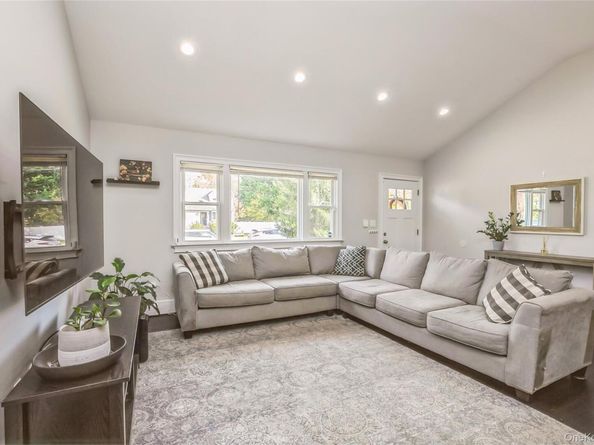 1692 Feureisen Avenue, Bohemia NY 11716