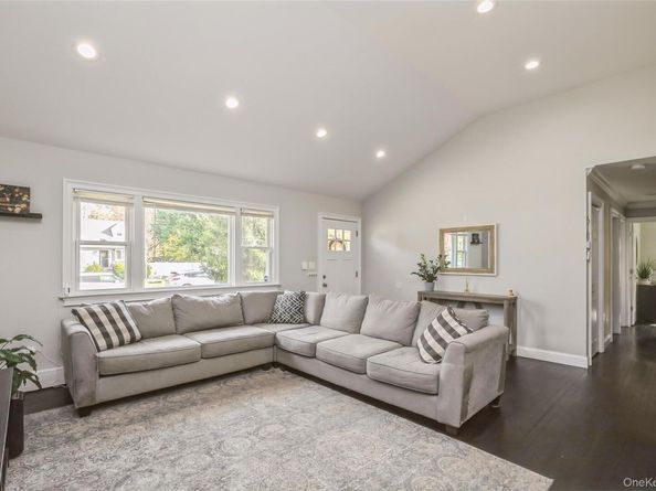 1692 Feureisen Avenue, Bohemia NY 11716